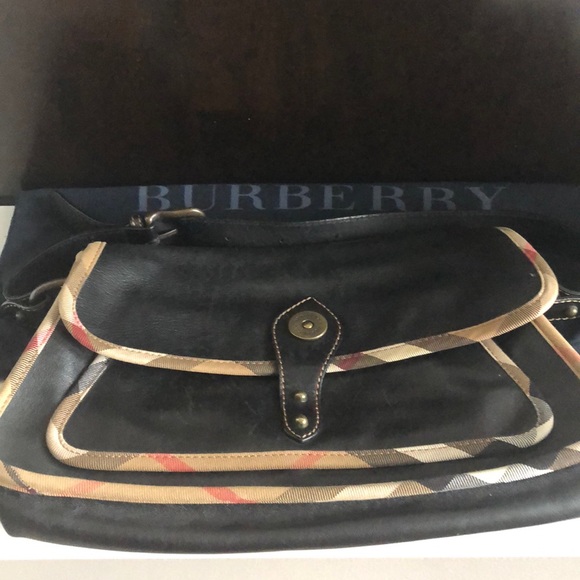 Burberry Handbags - 💕Sale💕 Authentic Burberry leather bag